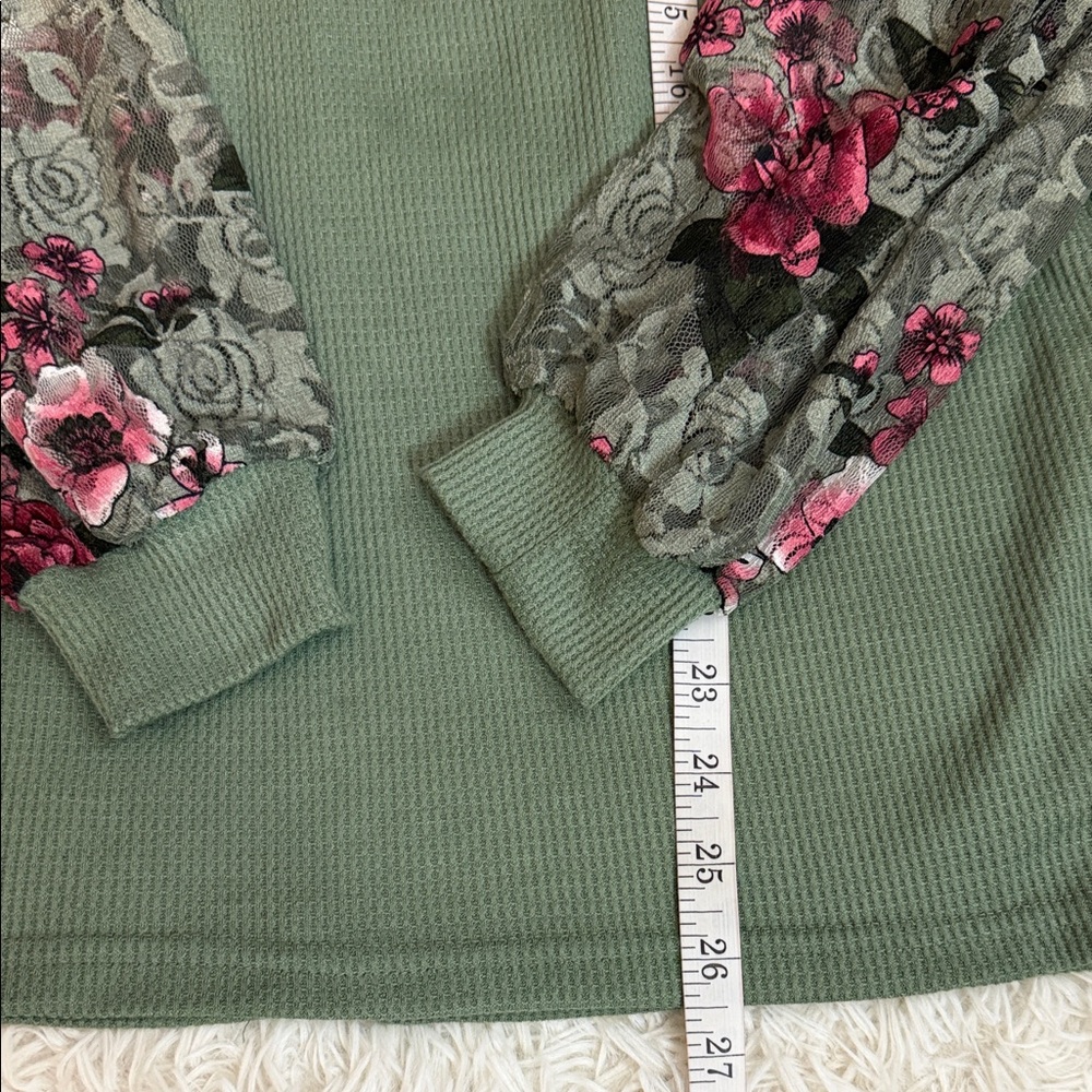 MIHOLL Size Medium Sage Green Long-Sleeve Thermal Top with Pink Floral Sleeves - Picture 9 of 9